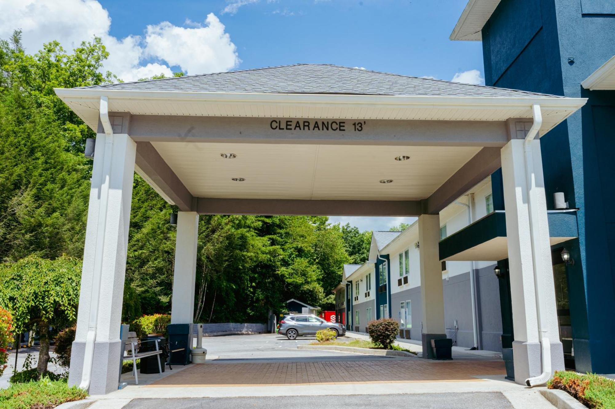 Clarion Pointe-Dillard Near Blue Ridge Mountains Hotel Екстериор снимка