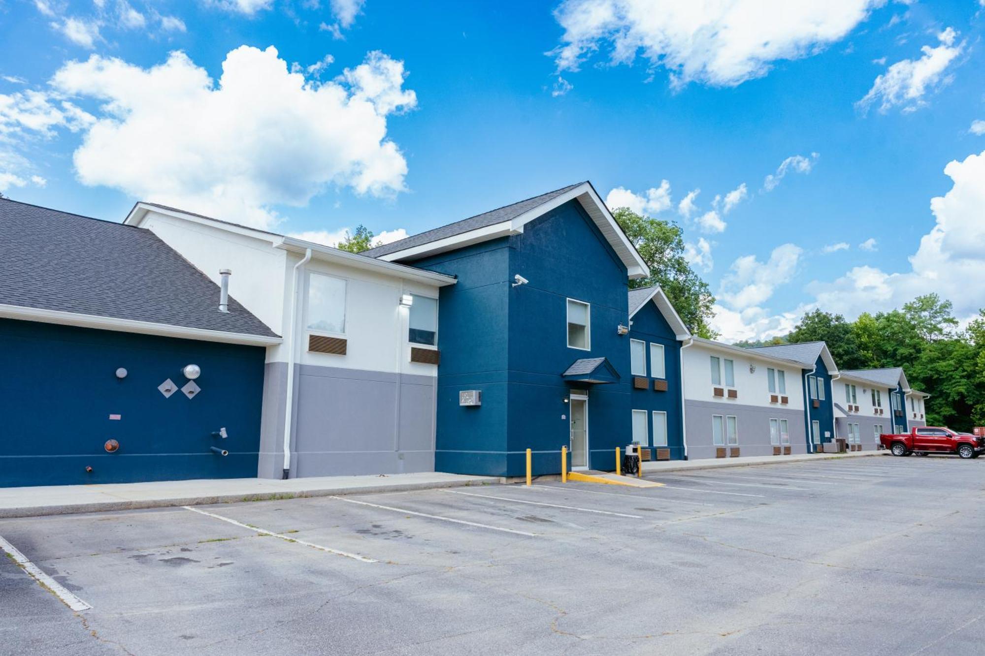 Clarion Pointe-Dillard Near Blue Ridge Mountains Hotel Екстериор снимка