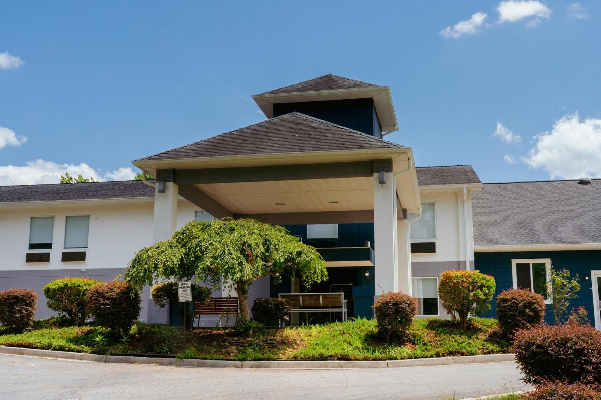 Clarion Pointe-Dillard Near Blue Ridge Mountains Hotel Екстериор снимка