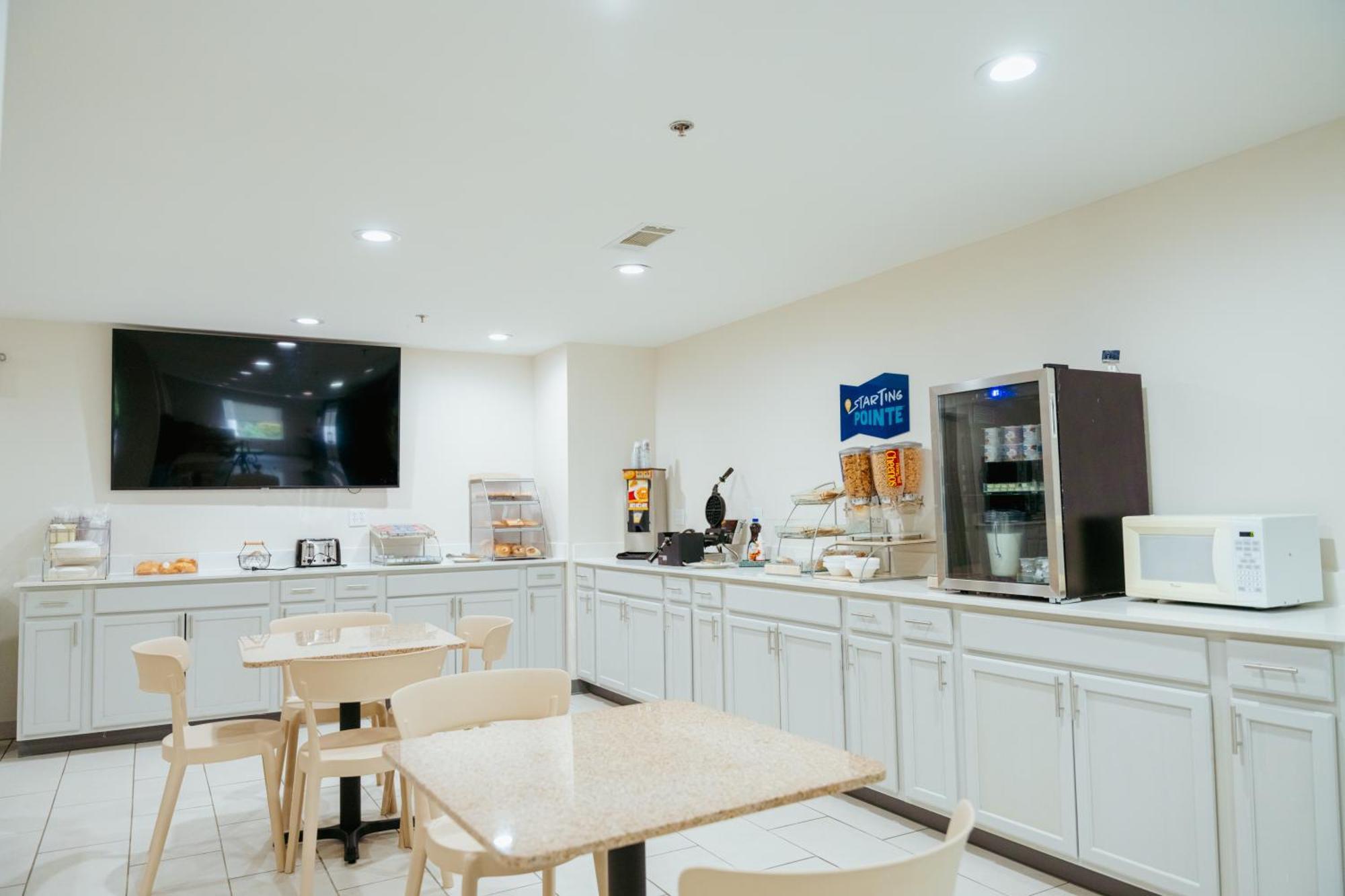 Clarion Pointe-Dillard Near Blue Ridge Mountains Hotel Екстериор снимка