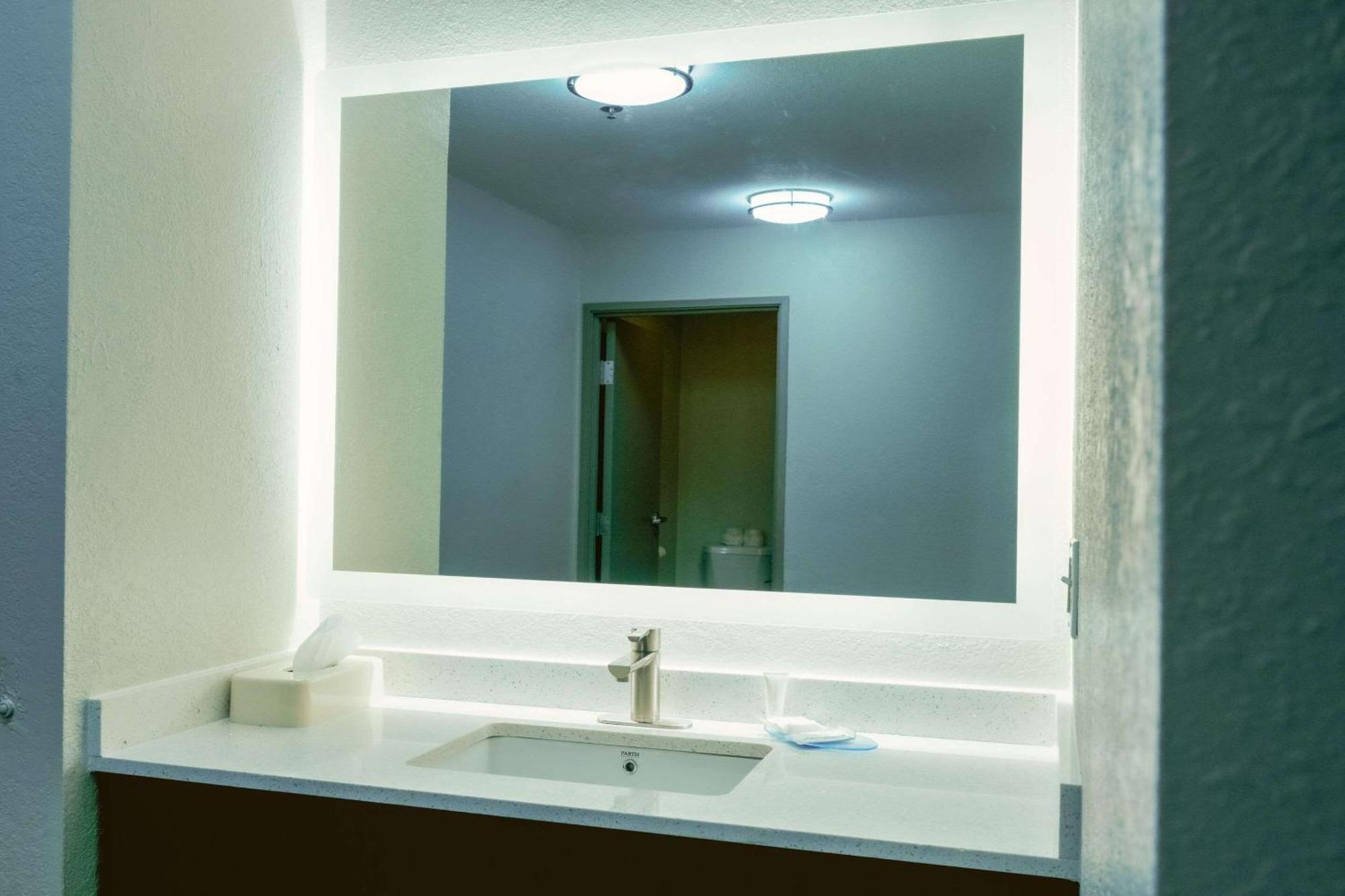 Clarion Pointe-Dillard Near Blue Ridge Mountains Hotel Екстериор снимка